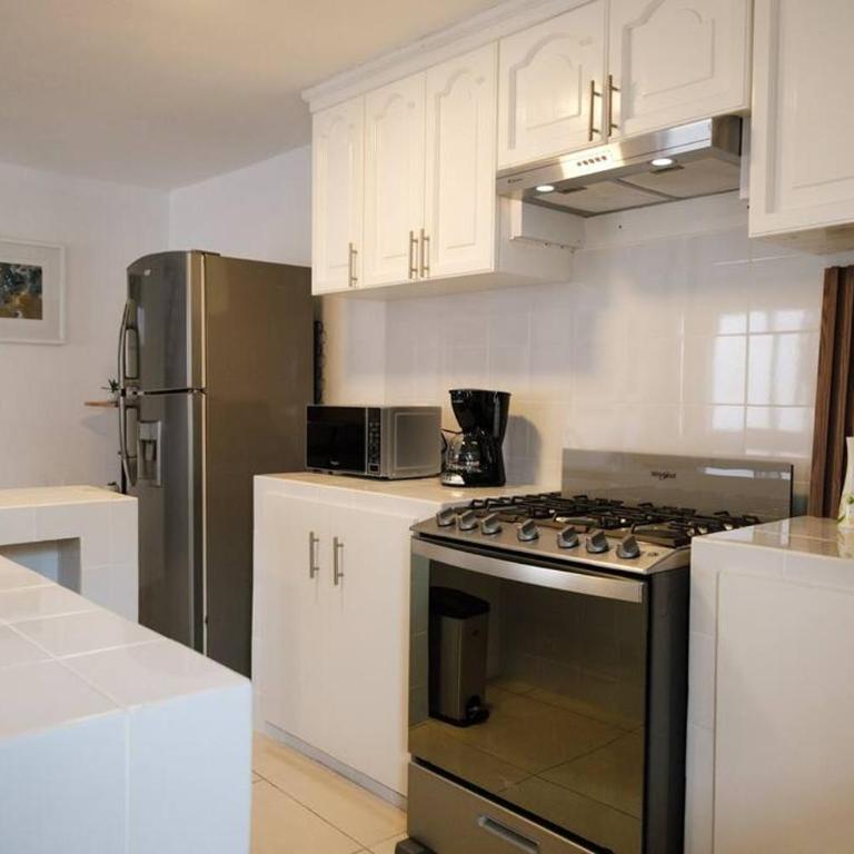 Colomos, 5 BR w/AC king bed, backyard & parking. - Apartamento - 25