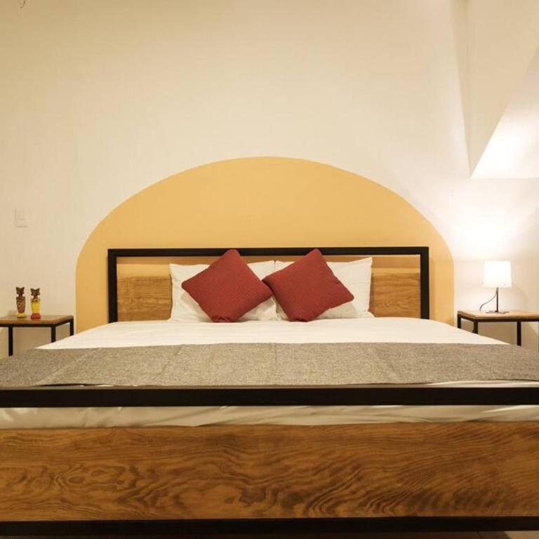 Colomos, 5 BR w/AC king bed, backyard & parking. - Apartamento - 28