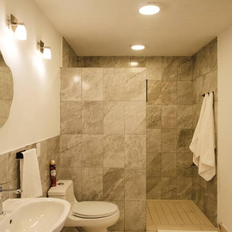 Colomos, 5 BR w/AC king bed, backyard & parking. - Apartamento - 30