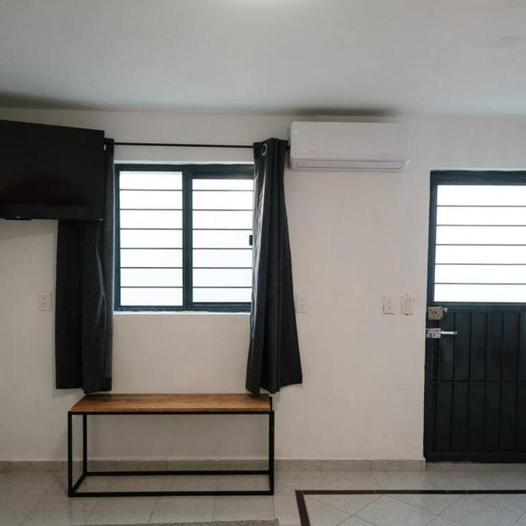Colomos, 5 BR w/AC king bed, backyard & parking. - Apartamento - 43