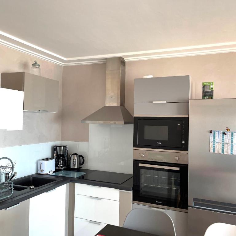 Bel appartement 2 chambres moderne face mer avec garage - FR-1-323-329 - Apartment - 10