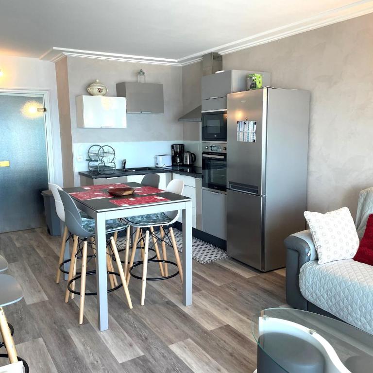 Bel appartement 2 chambres moderne face mer avec garage - FR-1-323-329 - Apartment - 19