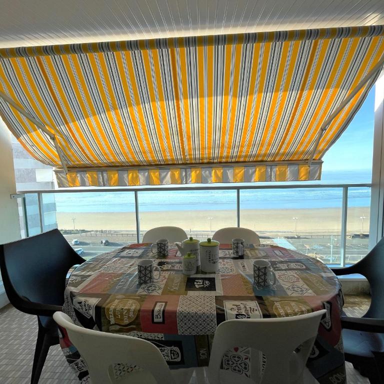 Bel appartement 2 chambres moderne face mer avec garage - FR-1-323-329 - Apartment - 22