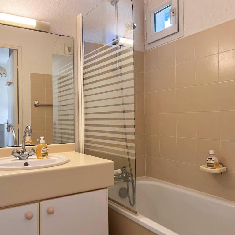 Duplex avec piscine, 3 pièces cabine, 6 couchages, terrasses et parking proche plage - Le Lavandou - FR-1-251-536 - Apartamento - 10