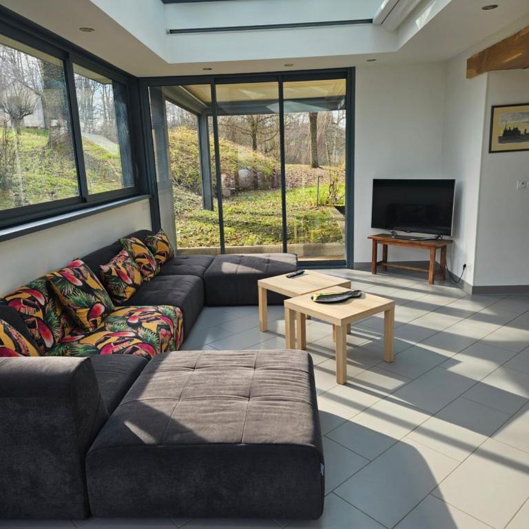 Havre de paix et de verdure proche Walibi et A43 - 4 étoiles - Maison 3 Chambres - 32