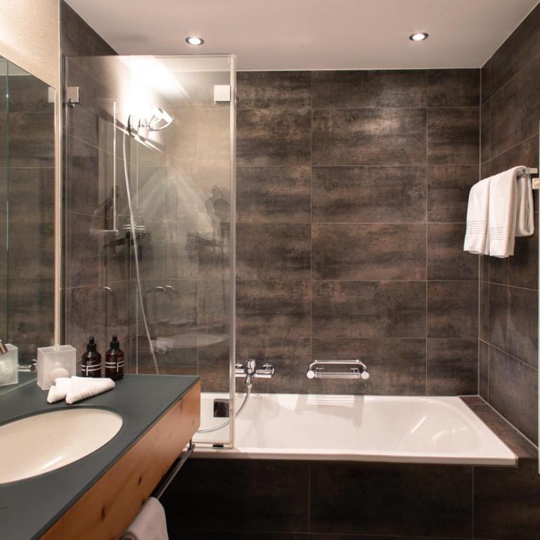 Hotel Adula - Zimmer Lodge - 1