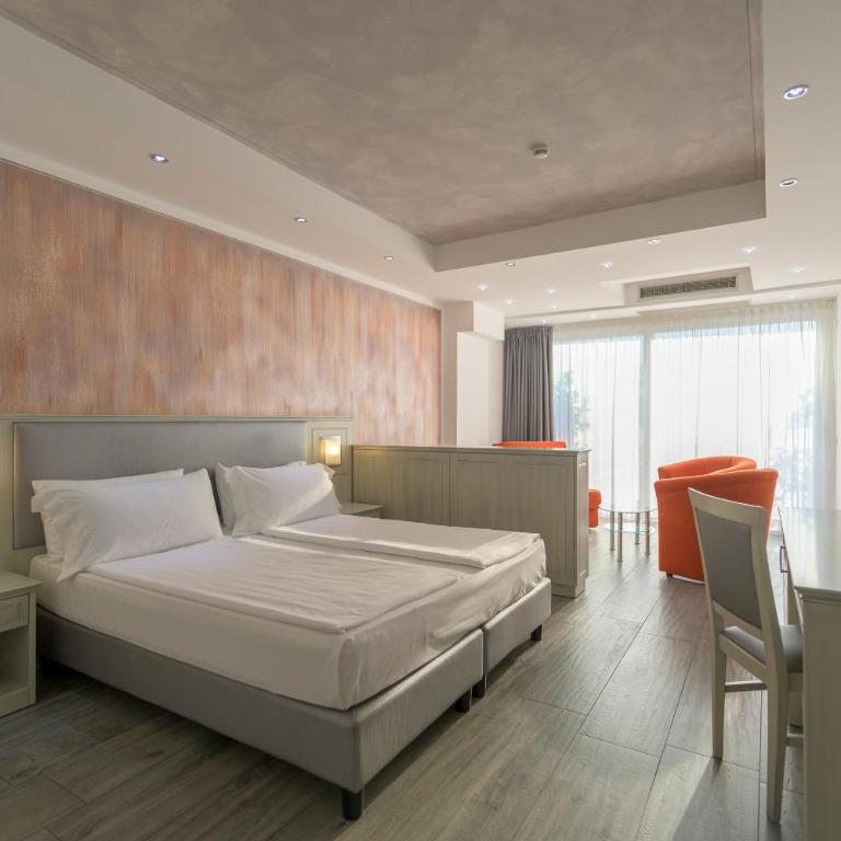 Garda Suite Hotel - Adults Only Hotel - Suite Deluxe con Vasca Idromassaggio - 3