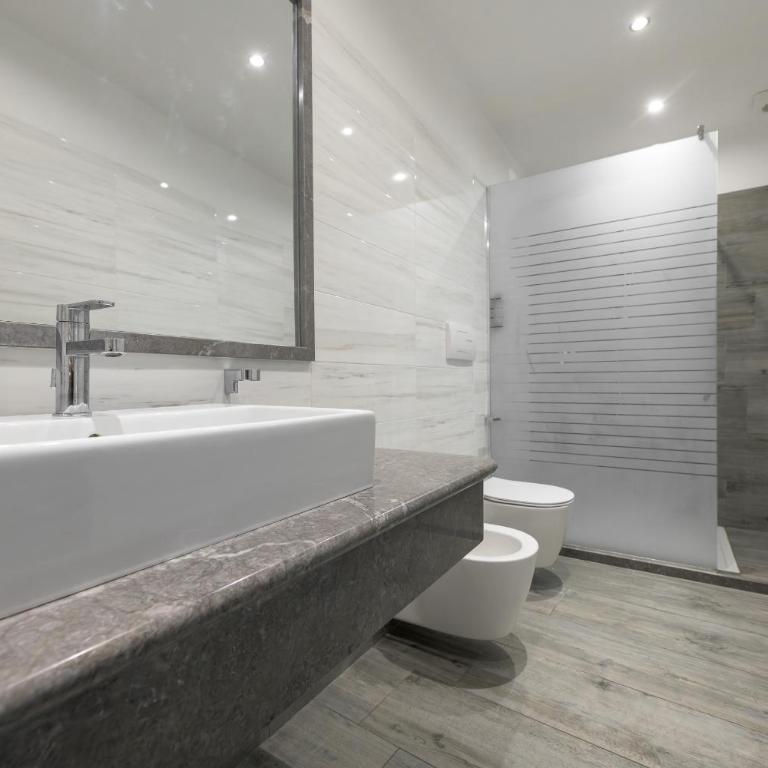 Garda Suite Hotel - Adults Only Hotel - Suite Deluxe con Vasca Idromassaggio - 5