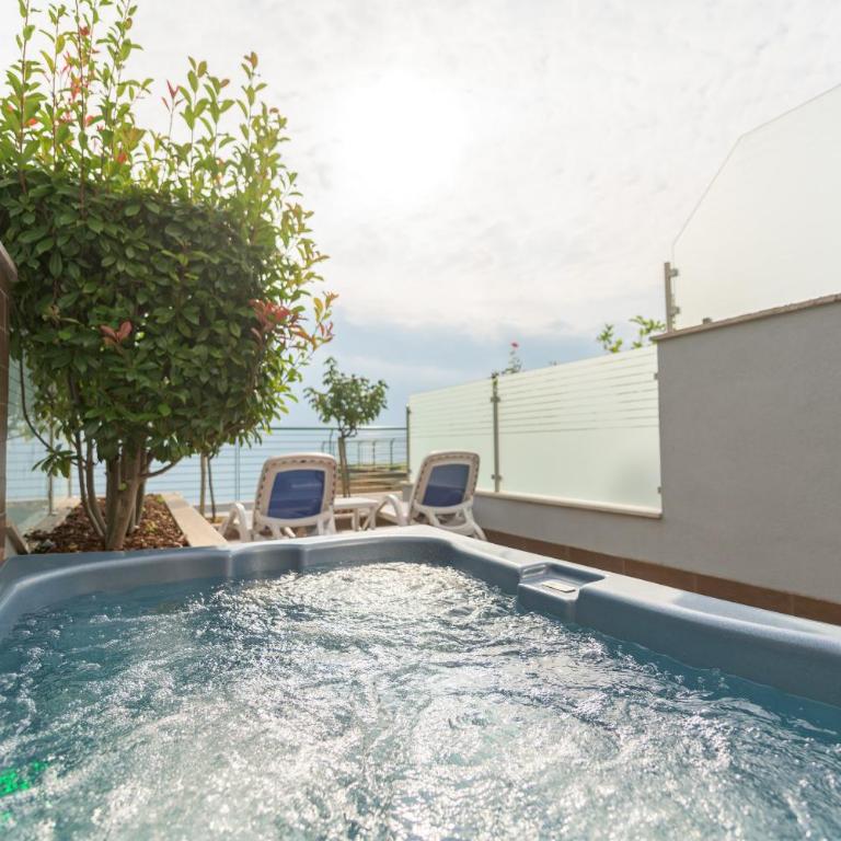 Garda Suite Hotel - Adults Only Hotel - Suite Deluxe con Vasca Idromassaggio - 1