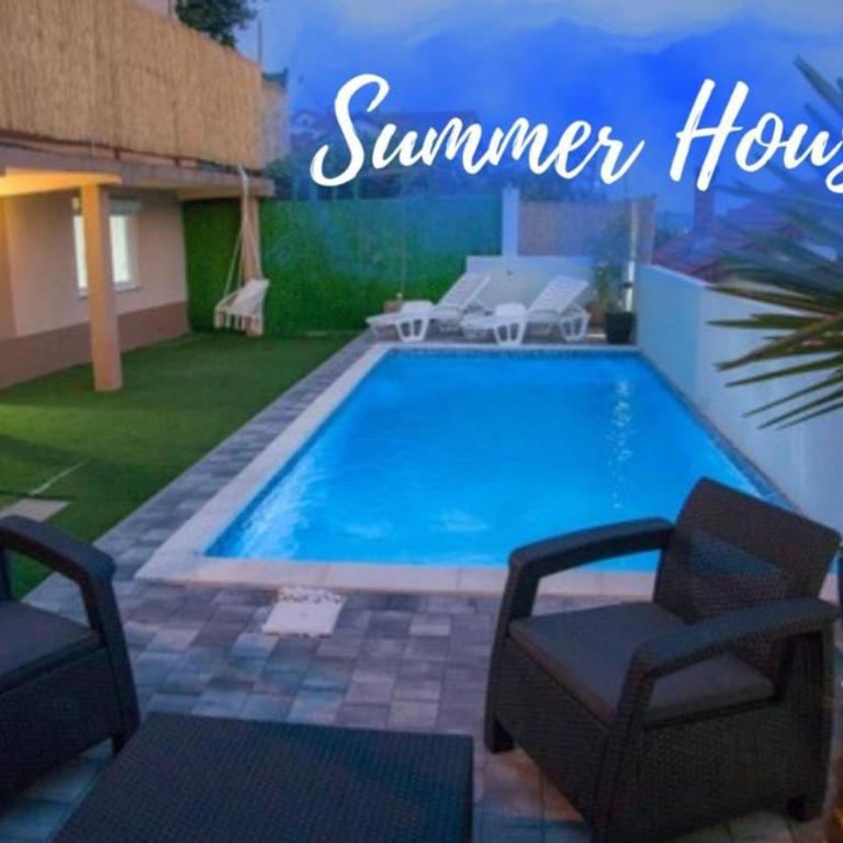 Summer House with Heated Swimming Pool - Apartment with Swimming Pool - 1