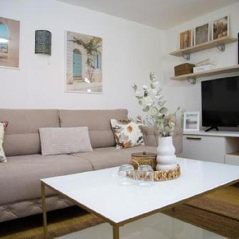 Summer House with Heated Swimming Pool - Apartment with Swimming Pool - 4