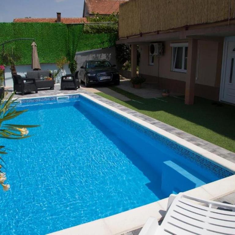 Summer House with Heated Swimming Pool - Apartment with Swimming Pool - 7