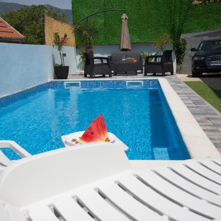 Summer House with Heated Swimming Pool - Apartment with Swimming Pool - 9