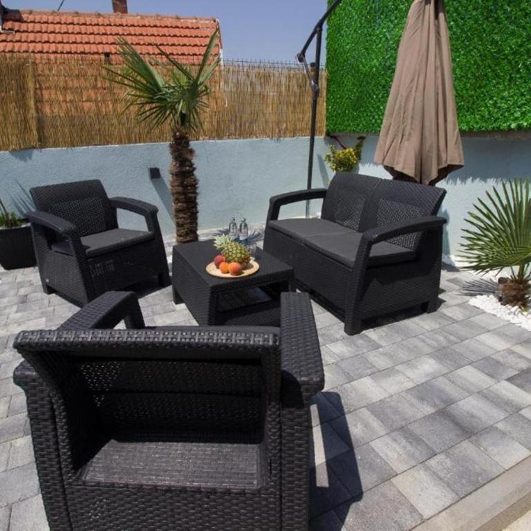 Summer House with Heated Swimming Pool - Apartment with Swimming Pool - 10