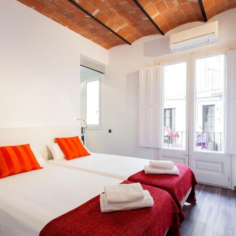 AB Paral·lel Spacious Apartments - Three-Bedroom Apartment - 1