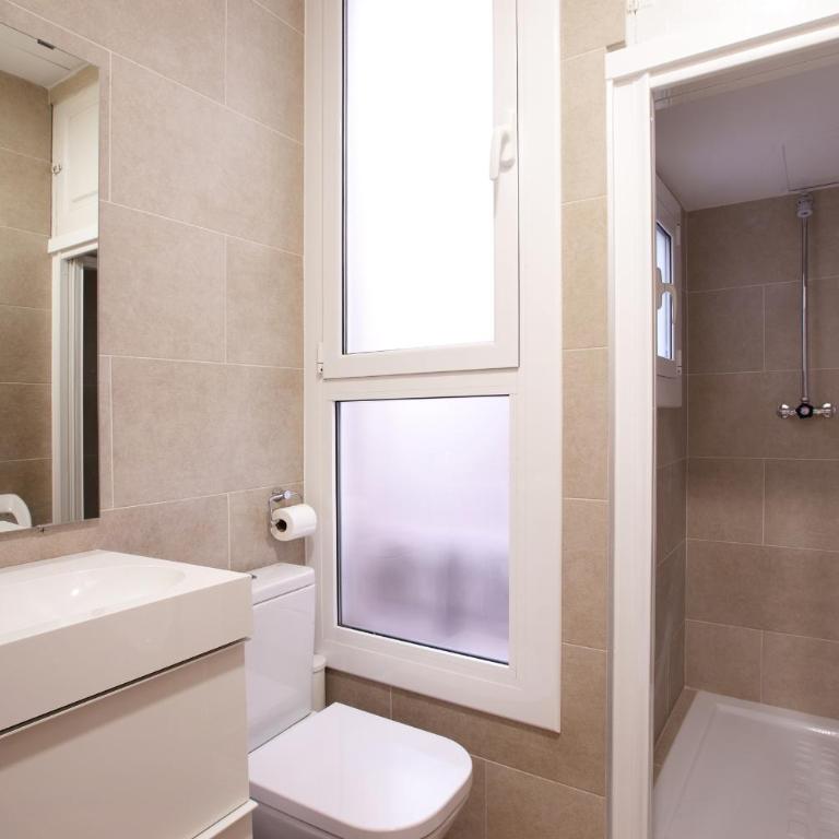 AB Paral·lel Spacious Apartments - Six-Bedroom Apartment - 18