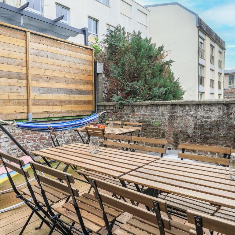 Grande amiénoise hyper-centre, 2 Parkings, Terrasse, Vue, BBQ, Hamac, Salle de Jeux - Maison 3 Chambres - 18