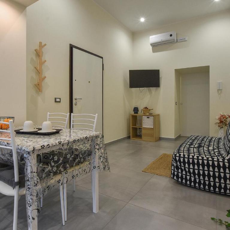 Suite Meghan Home - Two-Bedroom Holiday Home - 11