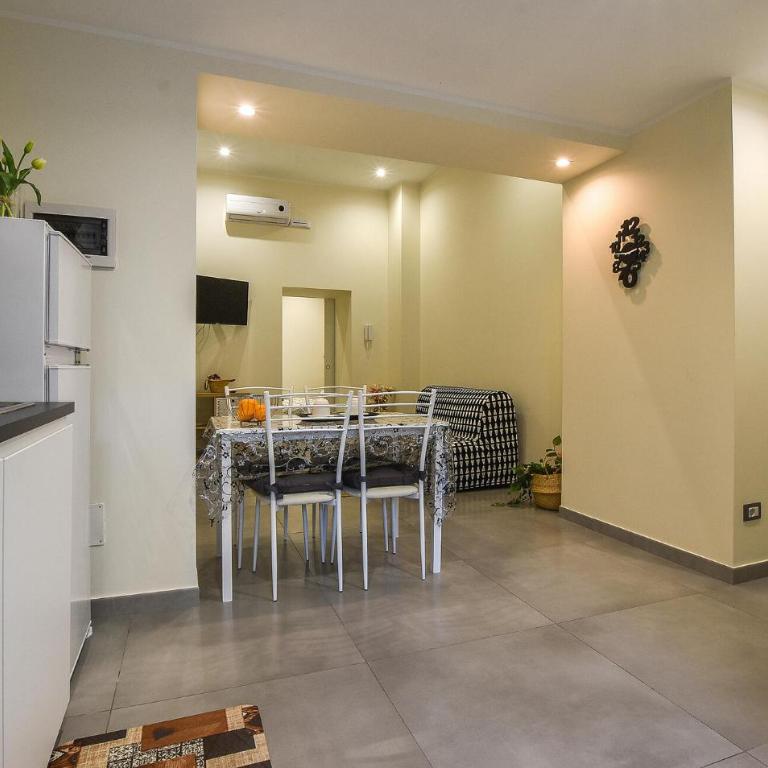 Suite Meghan Home - Two-Bedroom Holiday Home - 12