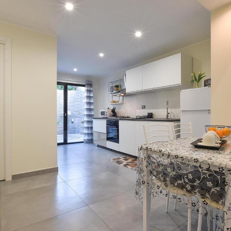 Suite Meghan Home - Two-Bedroom Holiday Home - 14