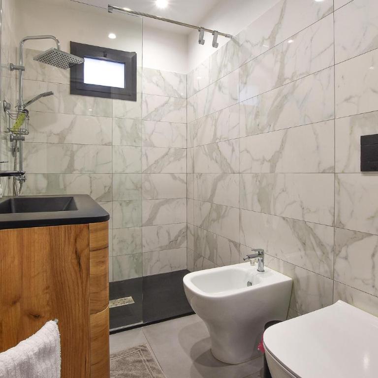 Suite Meghan Home - Two-Bedroom Holiday Home - 20