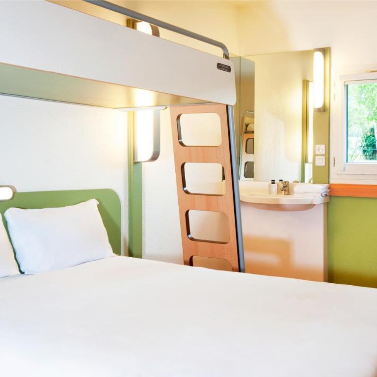 ibis budget Antibes Sophia Antipolis - Chambre Triple avec 1 Lit Double et 1 Lit Superposé - 13