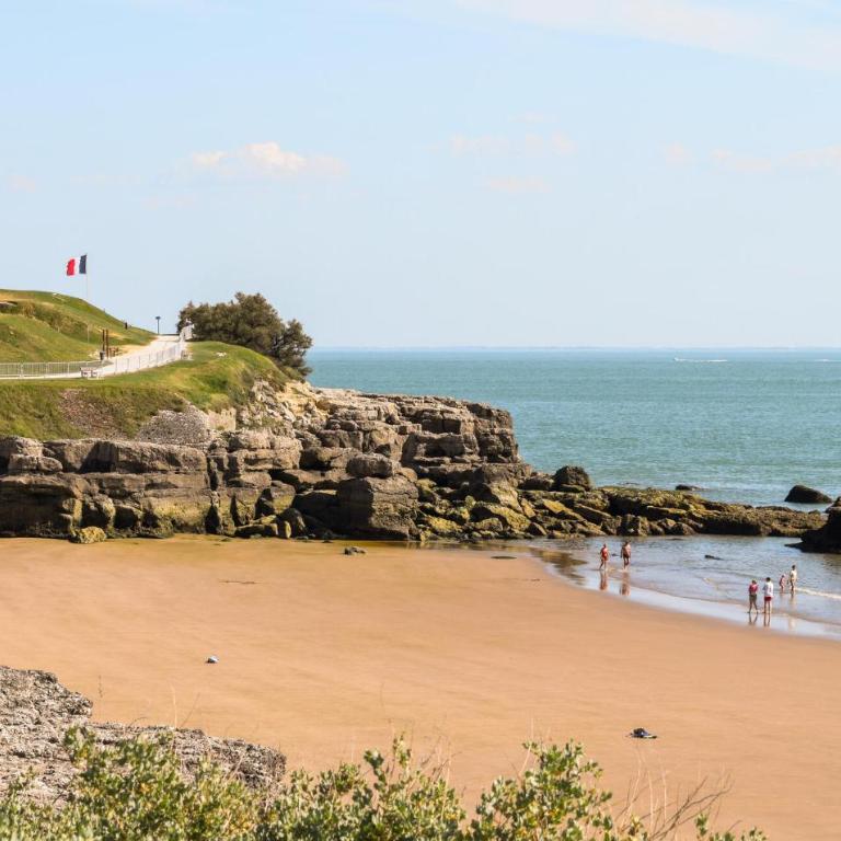 Amazing Home In Royan With Wifi - Maison de Vacances 4 Chambres - 35