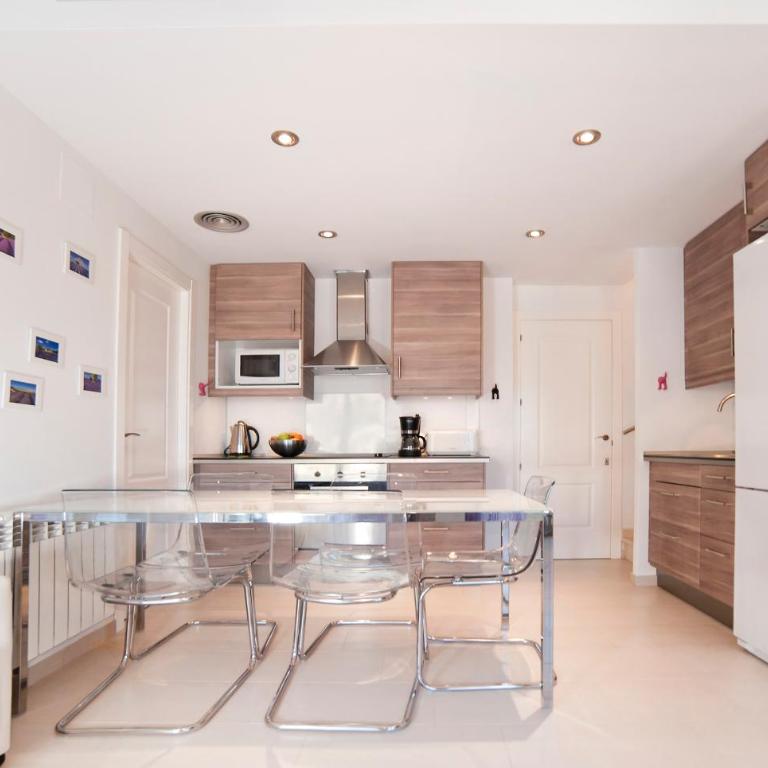 Modern Duplex in Sitges with Private Parking, Sea Views & Terrace - Apartamento de 3 dormitorios - 17
