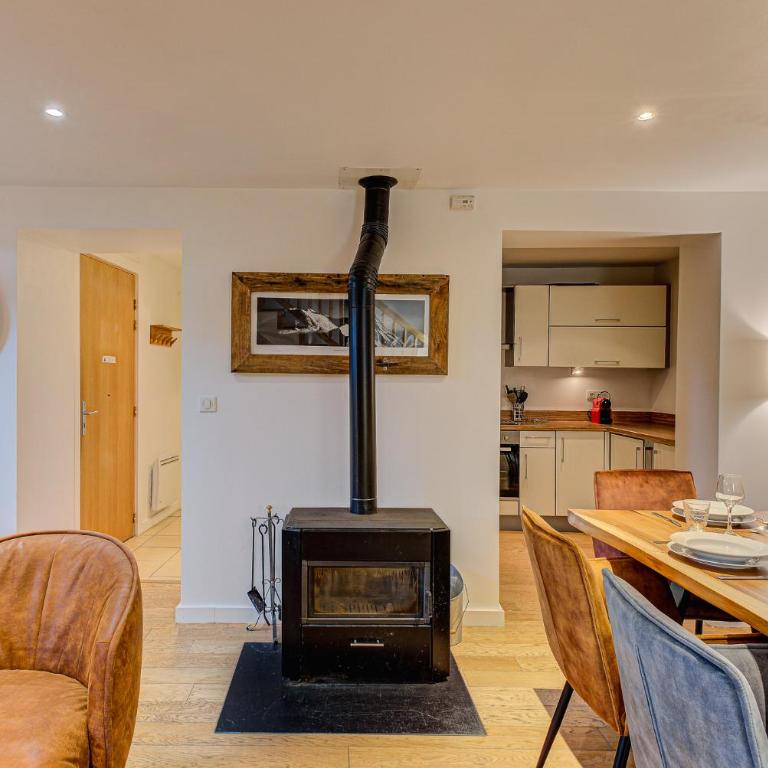 Apartment Biolay, Alpes Agency, Central Chamonix, Sleeps 6 - Appartement - 7