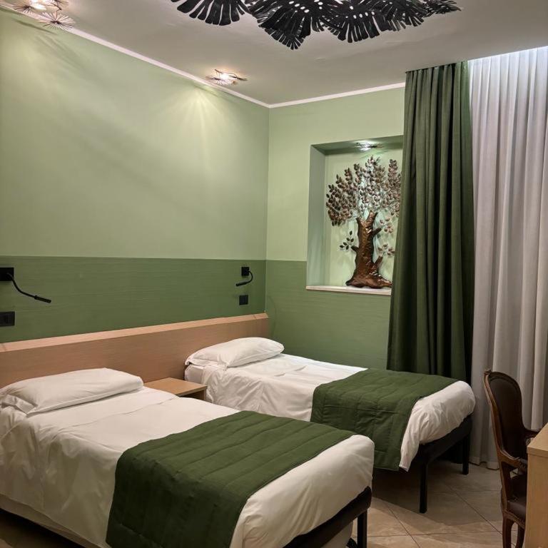 Hotel Plaza - Standard Double or Twin Room - 1