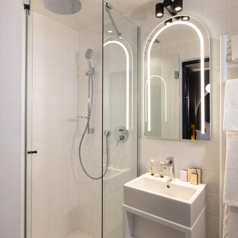 Best Western Plus Bretagne Montparnasse - Chambre Lit Queen-Size Supérieure - Non-Fumeurs - 8
