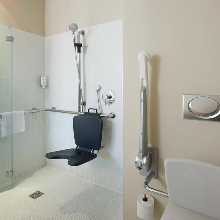 Hotel Am Domplatz - Adult Only - Zimmer mit Kingsize-Bett - Barrierefrei/befahrbare Dusche - 2