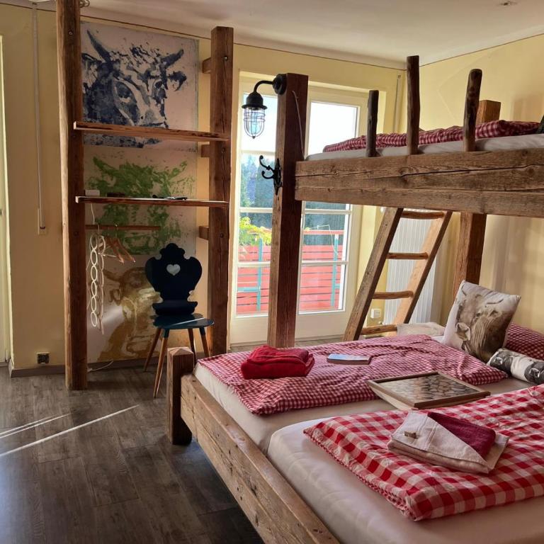 Glückliche Kuh-Villa - Achtsamer Rückzugsort mit Traumgarten, Schwimmteich & Raum zum Sein bis 18 Personen - Allgäu - Suite Loft - 5