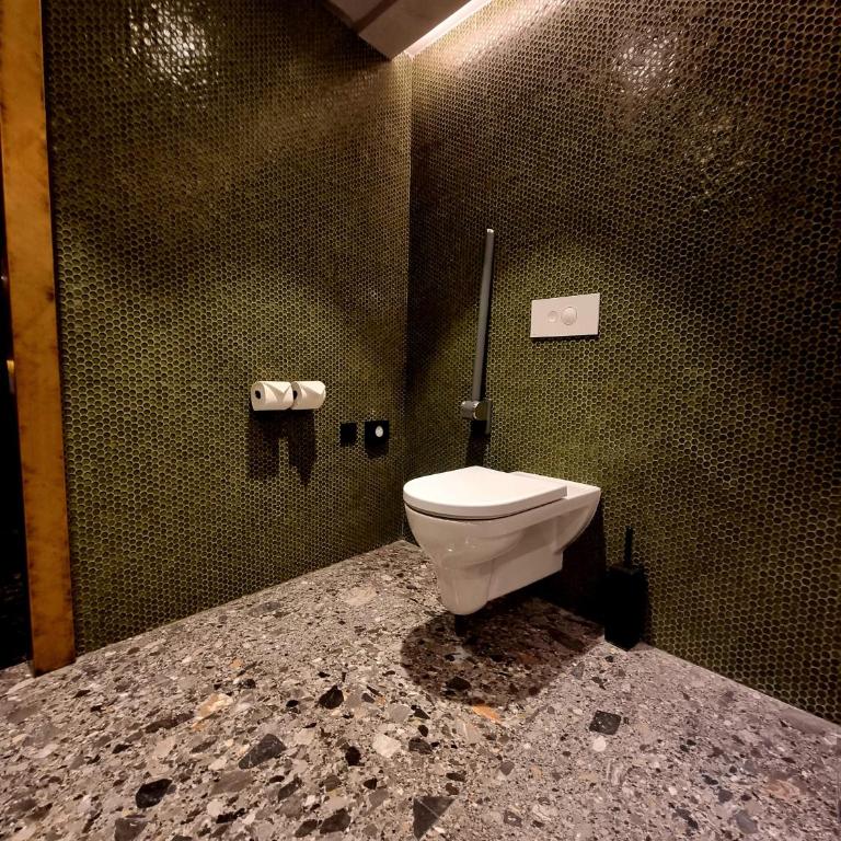 Unique Boutique Hotel Antibes Juan-les-Pins - Chambre Lit King-Size avec Douche Accessible en Fauteuil Roulant - Adaptée aux Personnes à Mobilité Réduite - 7