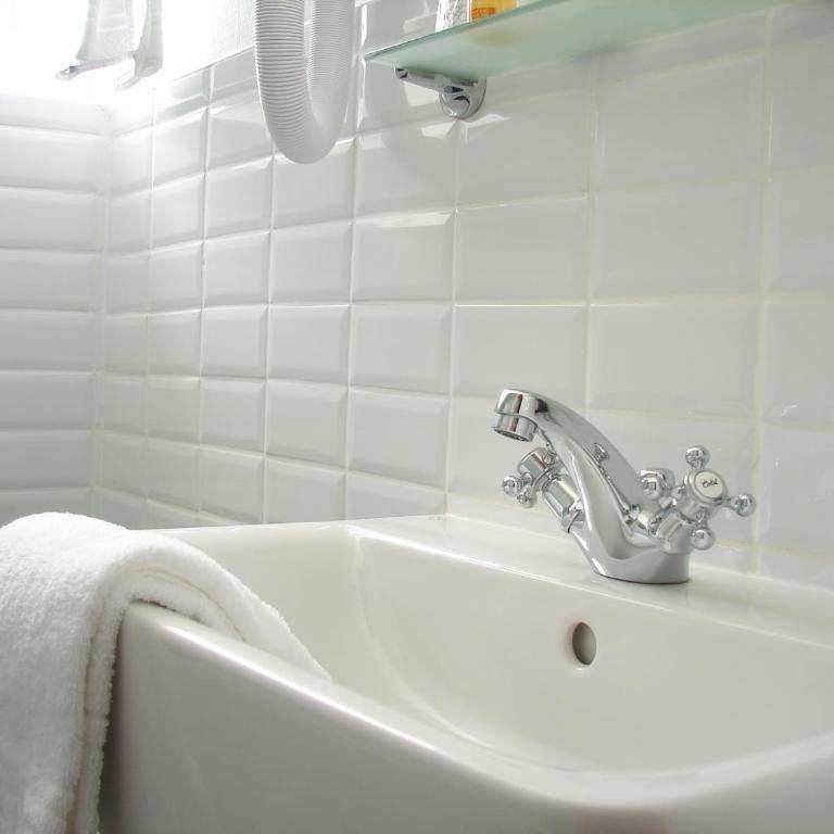 Logis Hotel - Le Charleston - Petite Chambre Double - 5