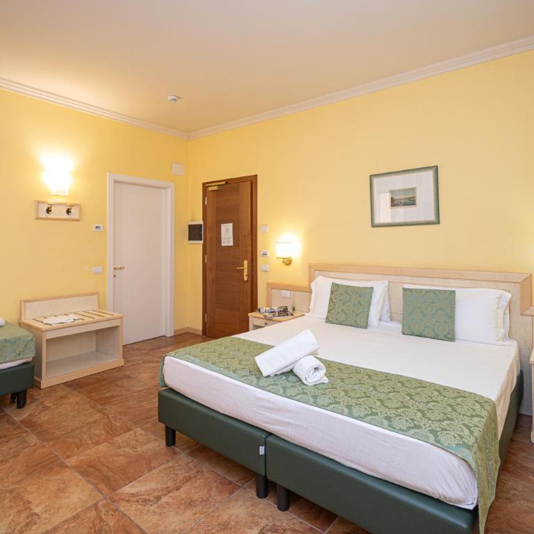 LVG Hotel Collection - Belvedere San Gottardo - Camera Tripla Classic - 1