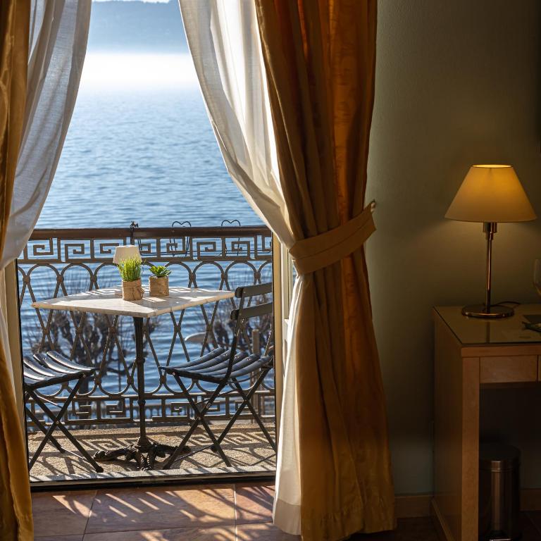 LVG Hotel Collection - Belvedere San Gottardo - Camera Tripla Deluxe con Vista Lago - 6