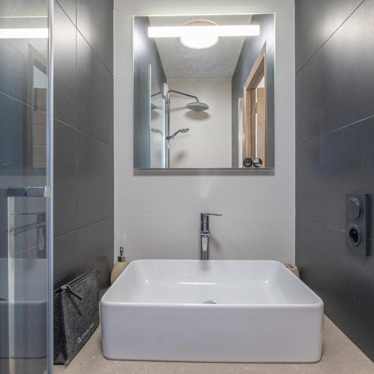 Bel appartement 6 pers, proche pistes, WiFi, animaux acceptés - FR-1-645-46 - Appartement - 11