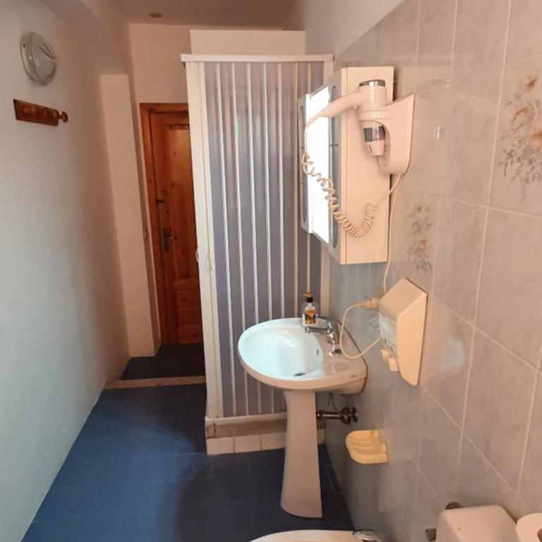 Casa Vittorio B&b - Classic Quadruple Room - 7