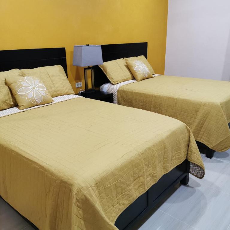 Hotel Avila - Superior Double Room with Two Double Beds - 3