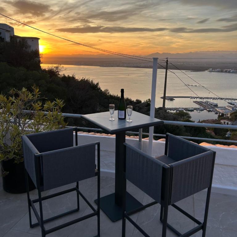 Appartement Duplex Rosas avec terrasse magnifique jacuzzi vue mer - Three-Bedroom Apartment - 6