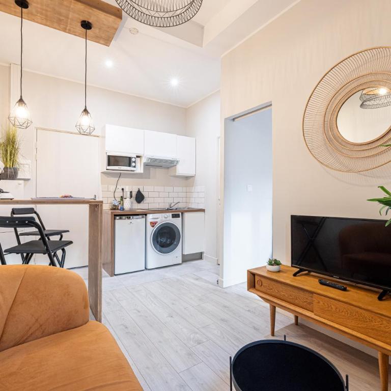 Le PETIT JEAN- CENTRAL PRES GARE ET TRAM - supermarchés - WIFI - - Appartement 1 Chambre - 8