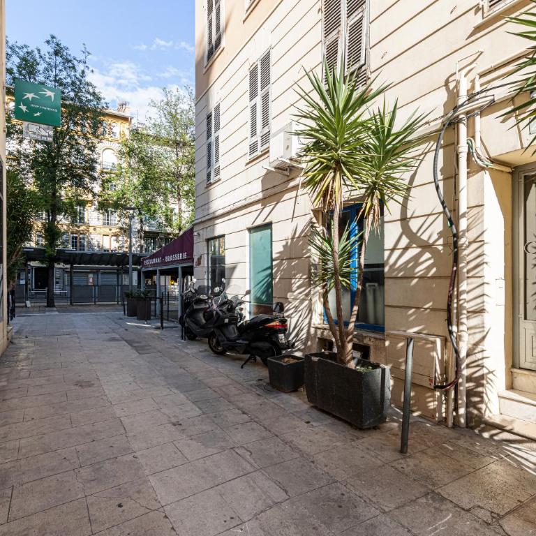 Coeur de La Libé - Ideal couple & FRIENDS - CENTRAL & COSY - TRAM & Supermarkets -AC -Bed XXL - Appartement 1 Chambre - 3