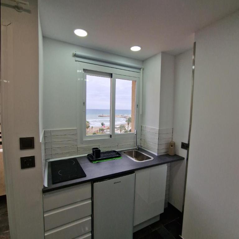 ESTUDIO RECIEN REFORMADO EN HOTEL 1 LINEA PLAYa - One-Bedroom Apartment - 3