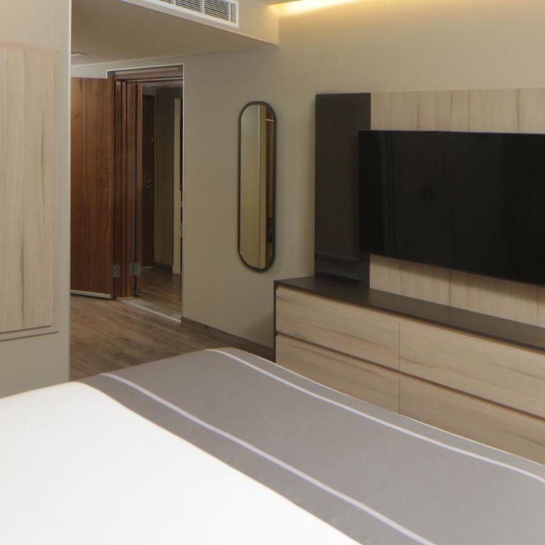 City Express Plus by Marriott Guadalajara Providencia - Habitación con cama grande - 5