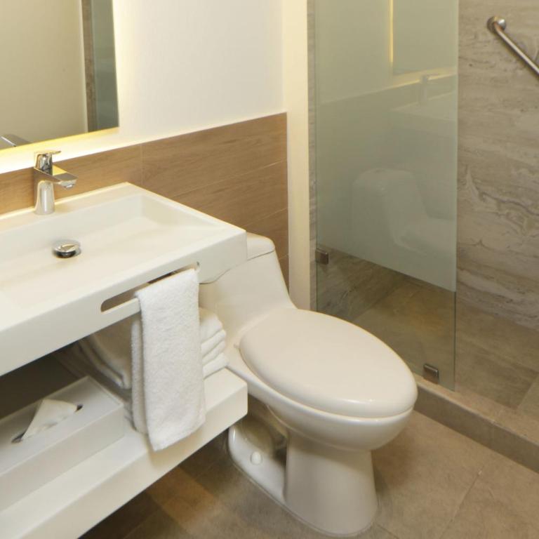 City Express Plus by Marriott Guadalajara Providencia - Habitación Doble con terraza - 1 cama doble grande - 6
