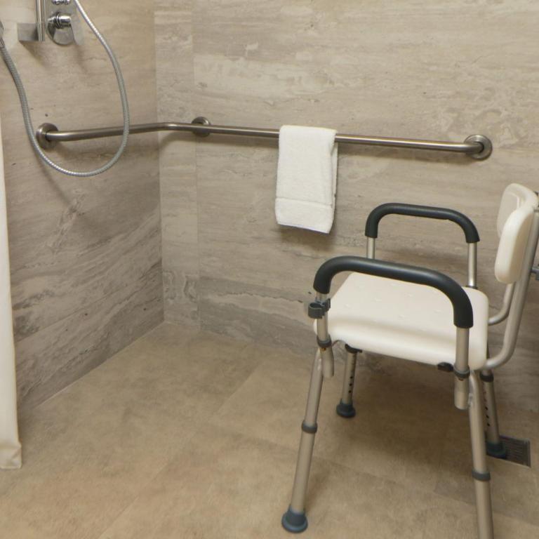 City Express Plus by Marriott Guadalajara Providencia - Habitación con cama grande - 10