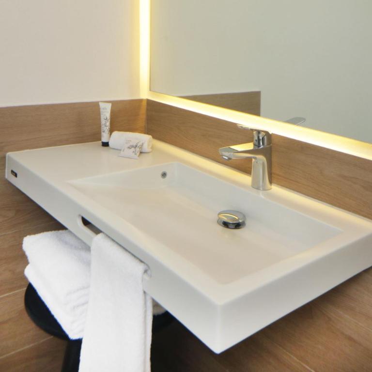 City Express Plus by Marriott Guadalajara Providencia - Habitación con cama grande - 11