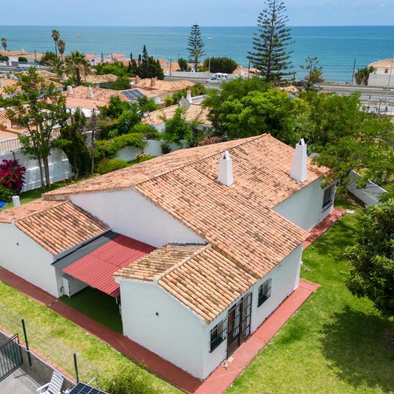 Family villa with garden next to the beach - Villa - 2