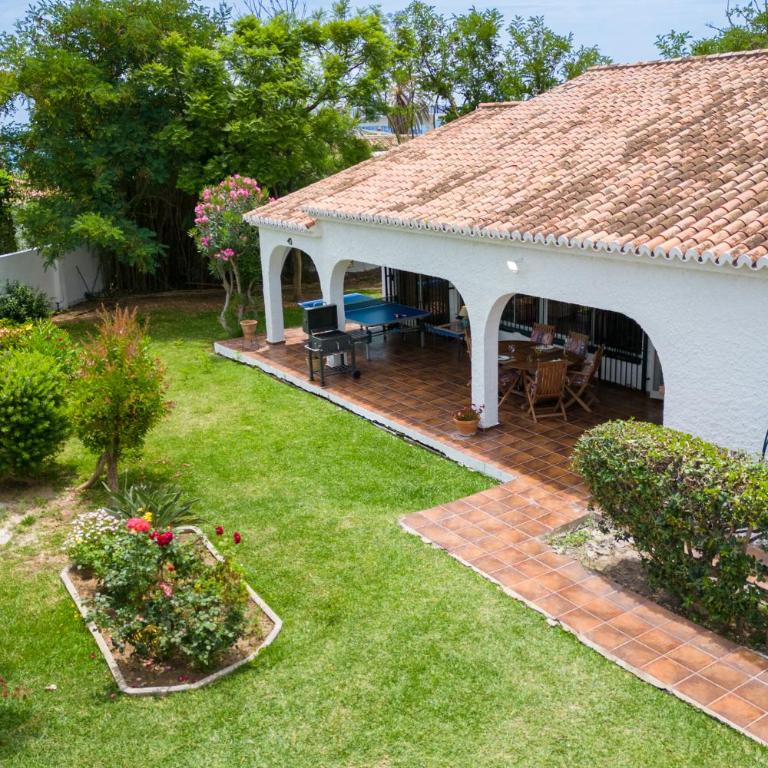 Family villa with garden next to the beach - Villa - 4